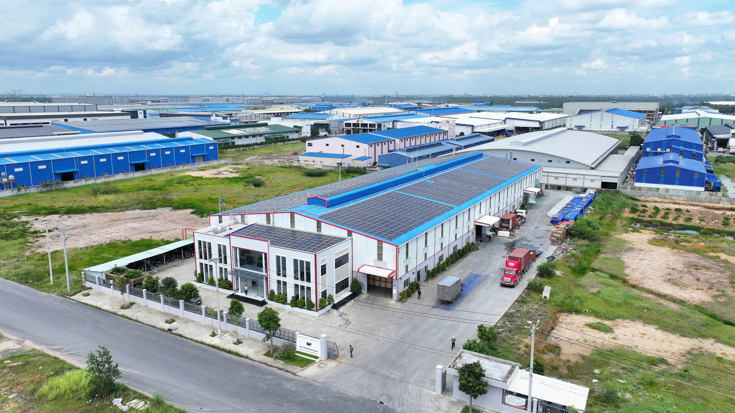 nhà máy nhựa xanh
